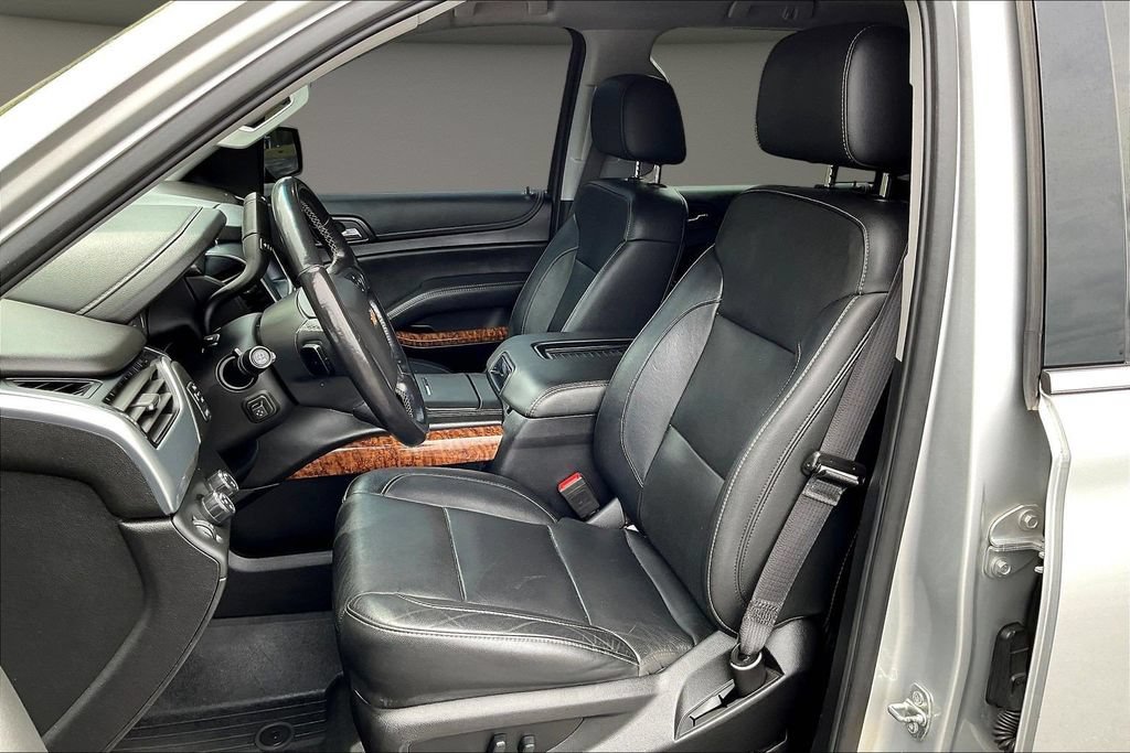 Used 2020 Chevrolet Suburban Premier AWD/4WD image 24