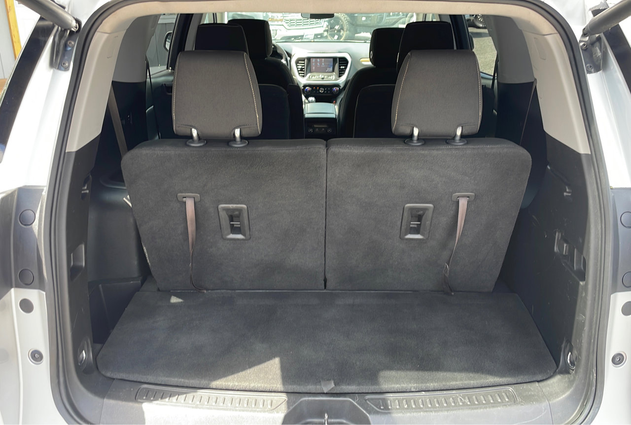 Used 2018 GMC Acadia SLE image 29