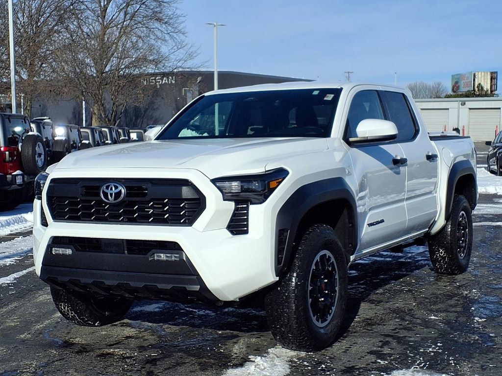 Used 2025 Toyota Tacoma SR5 image 2