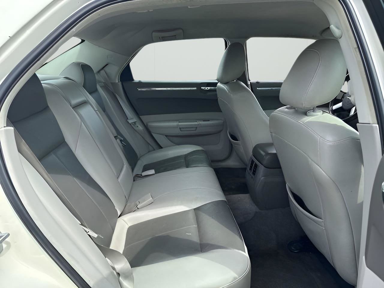 Used 2008 Chrysler 300 Touring RWD image 19
