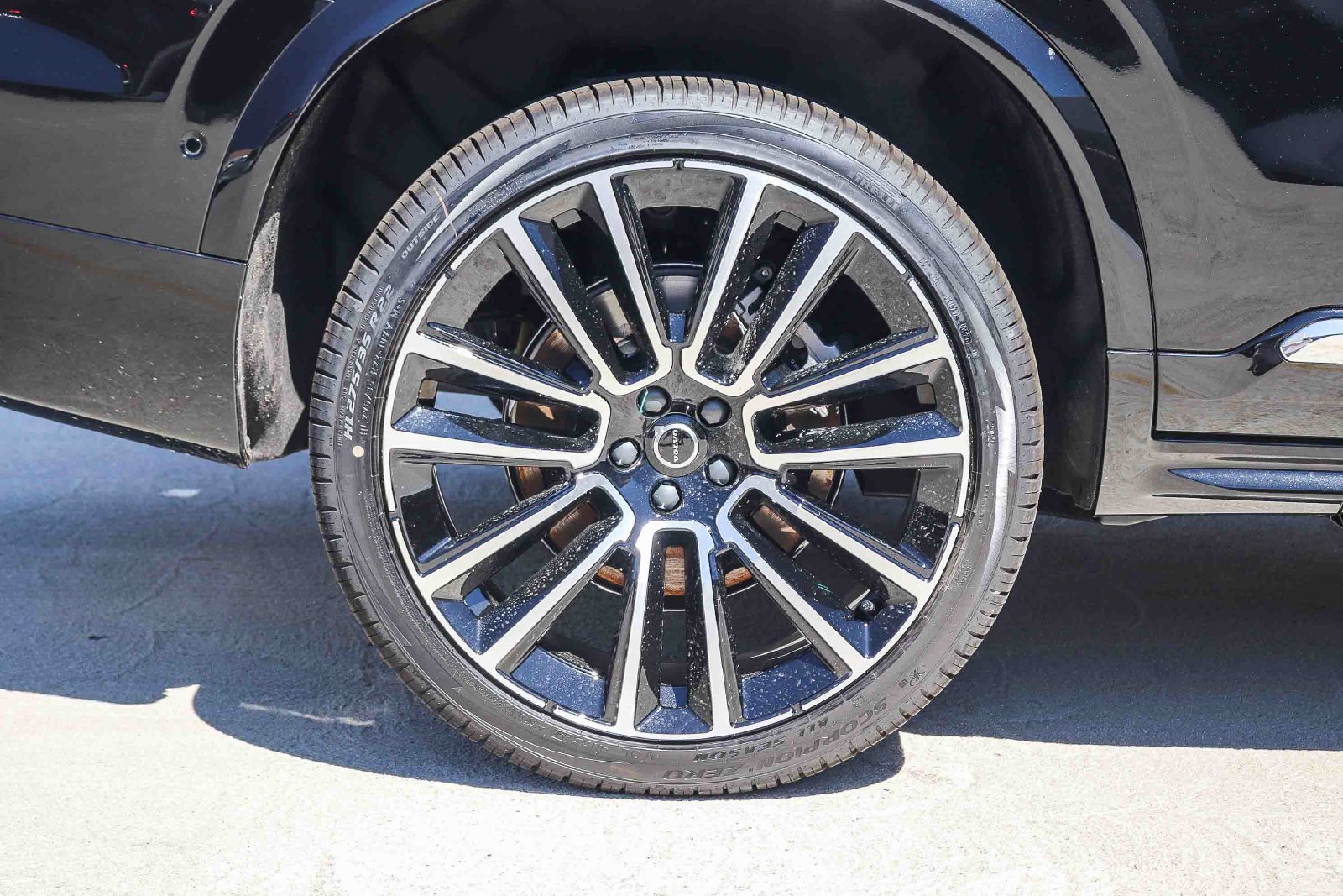 New 2027 Volvo XC90 B6 Plus AWD/4WD image 8