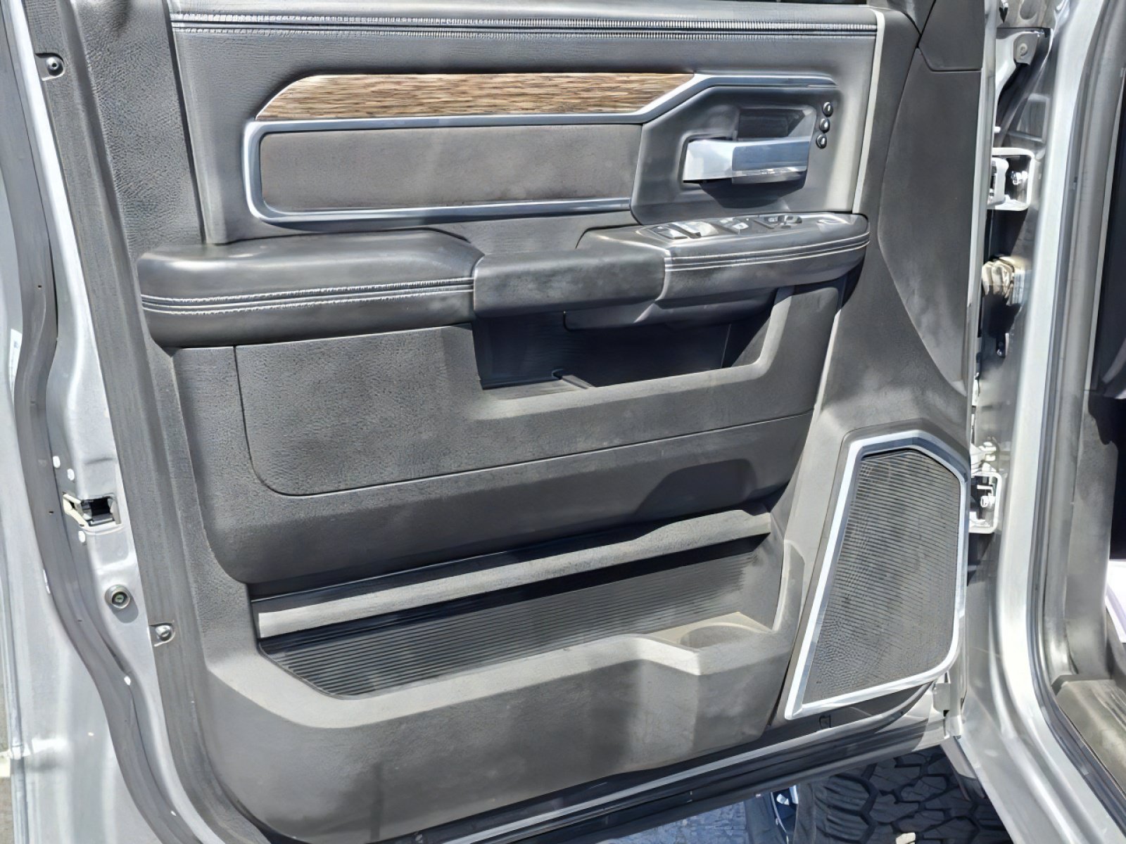 Used 2021 RAM 2500 Laramie AWD/4WD image 16