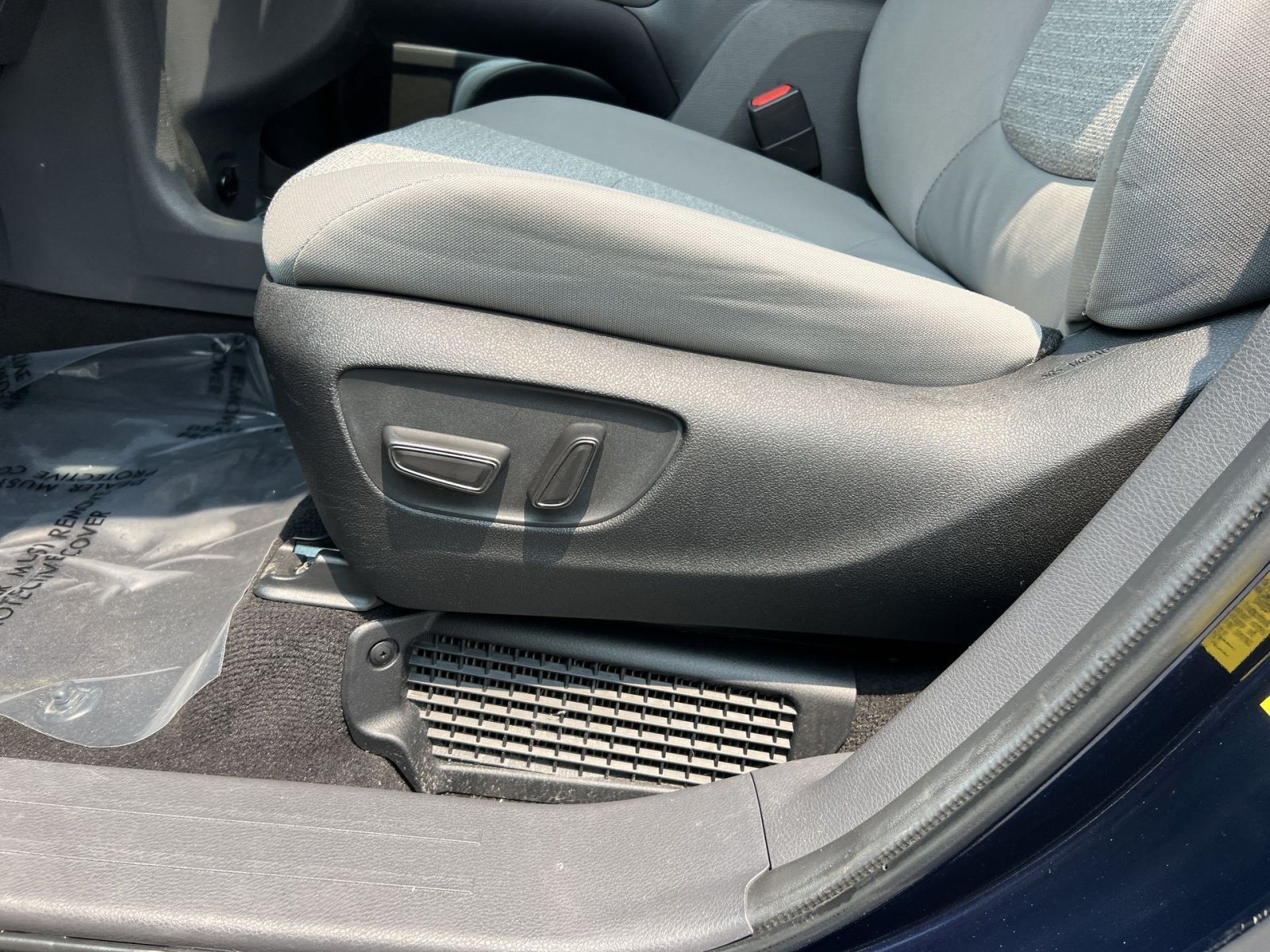 Used 2023 Toyota Sienna LE AWD/4WD image 14