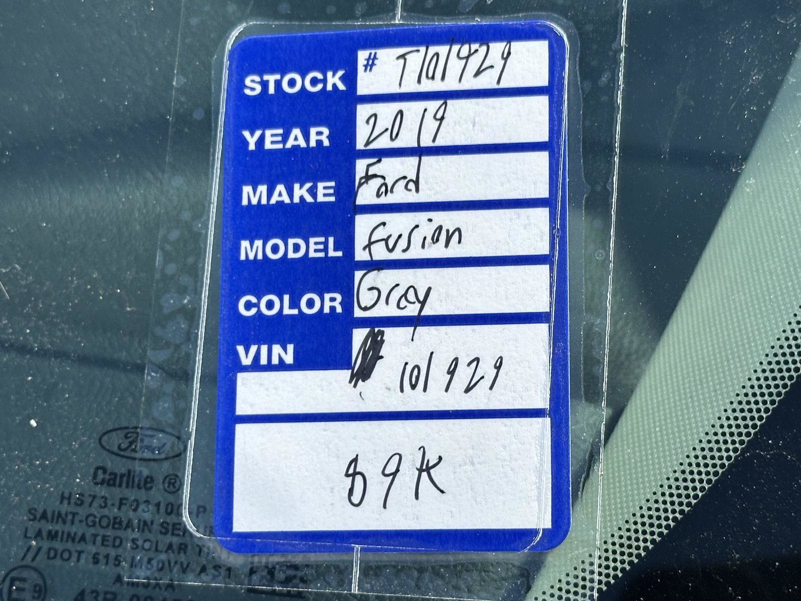Used 2019 Ford Fusion SE FWD image 15