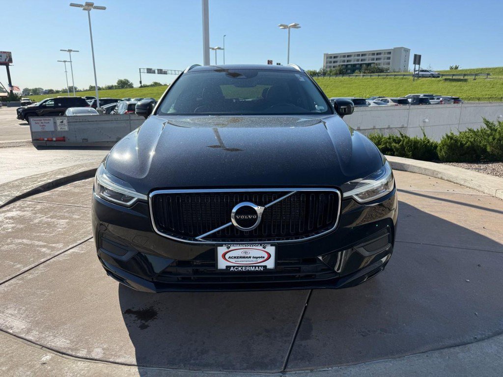Used 2018 Volvo XC60 T6 Momentum w/ Vision Package AWD/4WD image 12