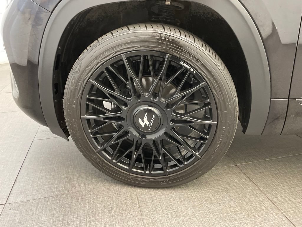 Used 2024 Volkswagen Atlas Cross Sport SEL R-Line AWD/4WD image 10