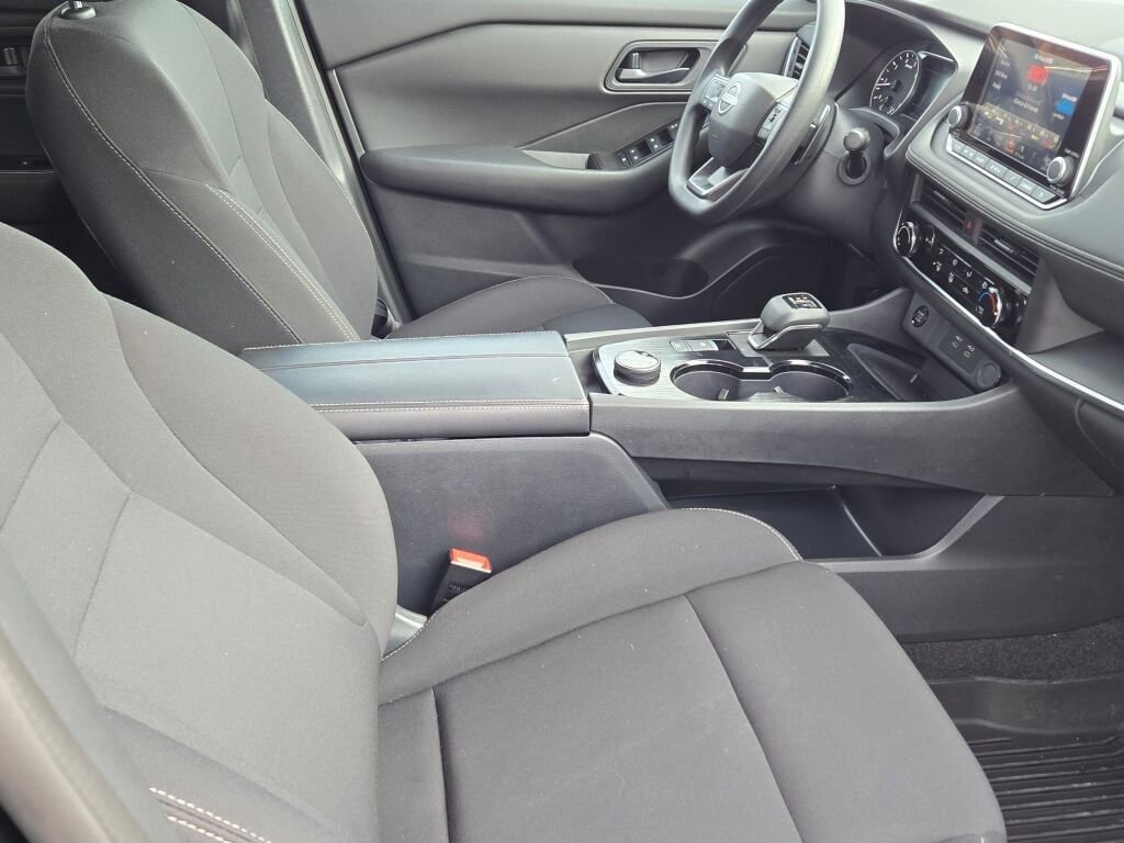 Used 2025 Nissan Rogue S image 6