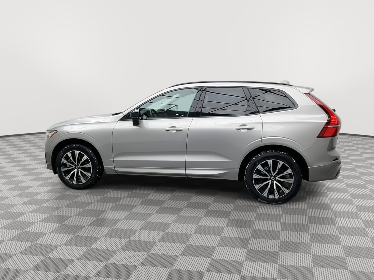 Used 2024 Volvo XC60 B5 Plus image 35