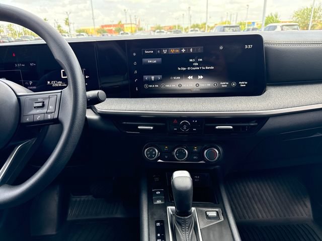 Certified 2025 Nissan Kicks SV w/ Charging Package FWD image 18