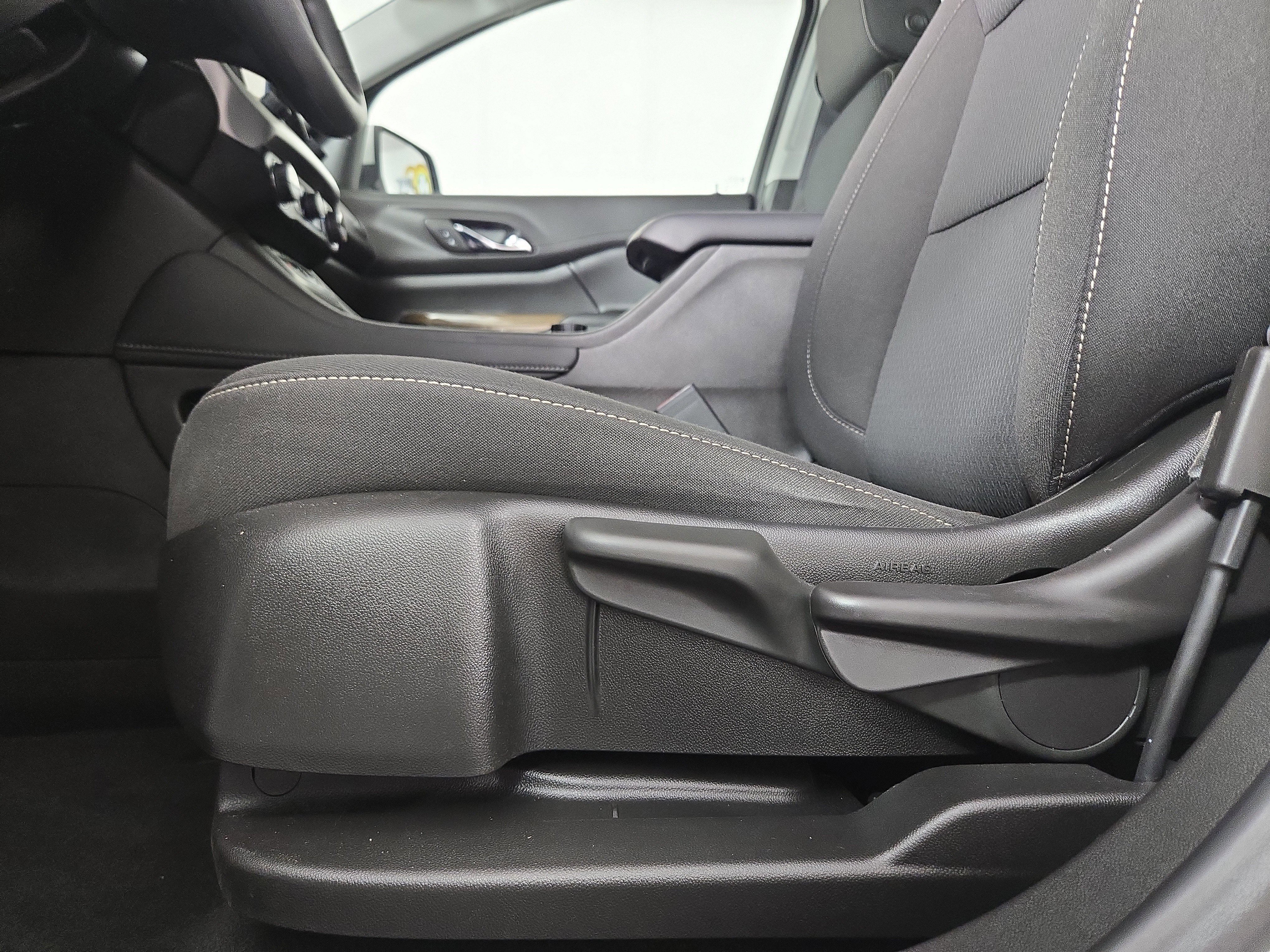 Certified 2023 GMC Acadia SLE image 32