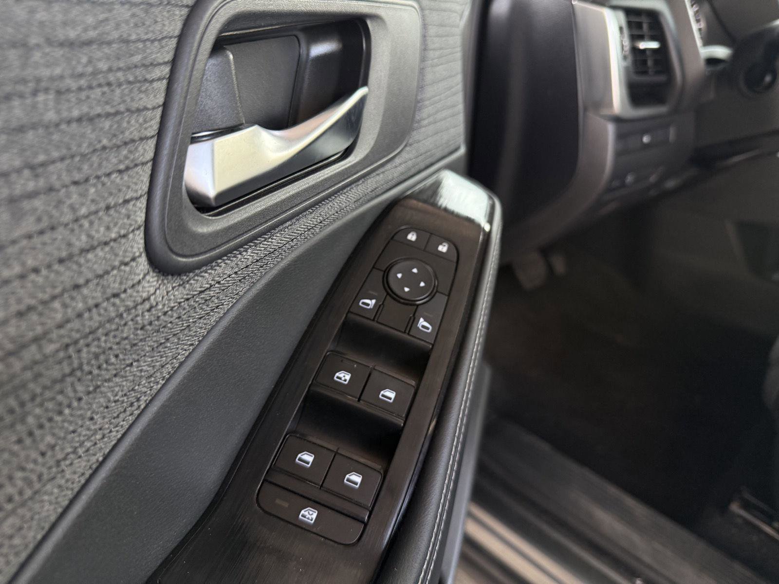 Used 2023 Nissan Rogue SV image 14