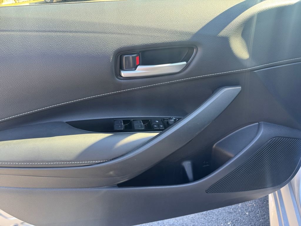 Used 2022 Toyota Corolla SE w/ SE Preferred Package image 19