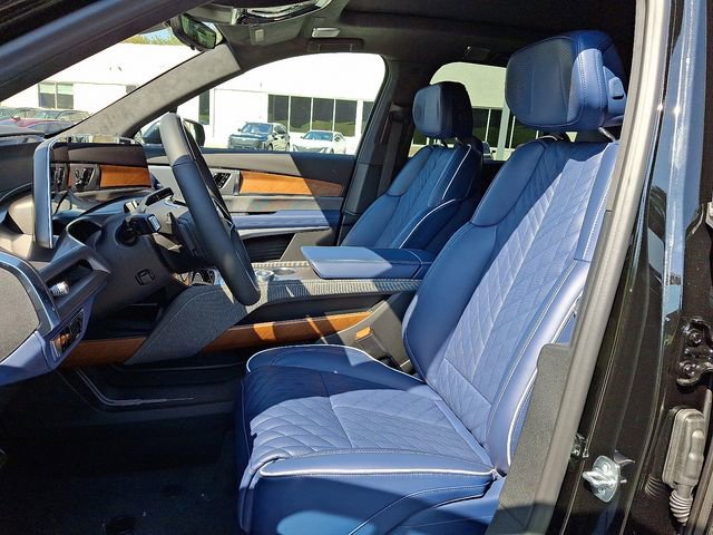 New 2026 Cadillac Vistiq Premium Luxury w/ LPO, Floor Liner Package AWD/4WD image 8