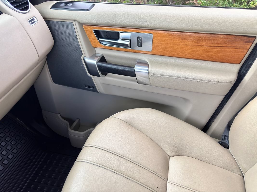 Used 2011 Land Rover LR4 HSE AWD/4WD image 28