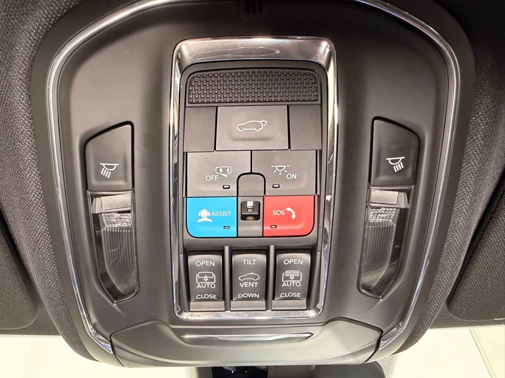 Used 2024 Jeep Grand Cherokee Limited w/ Luxury Tech Group II AWD/4WD image 13