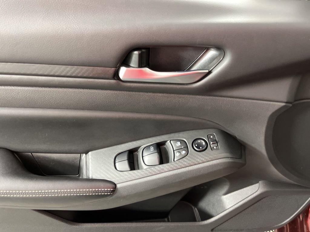 Used 2024 Nissan Altima 2.5 SV image 25