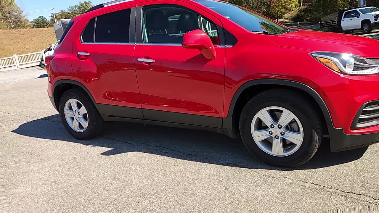 Used 2020 Chevrolet Trax LT w/ Sun & Sound Package image 10