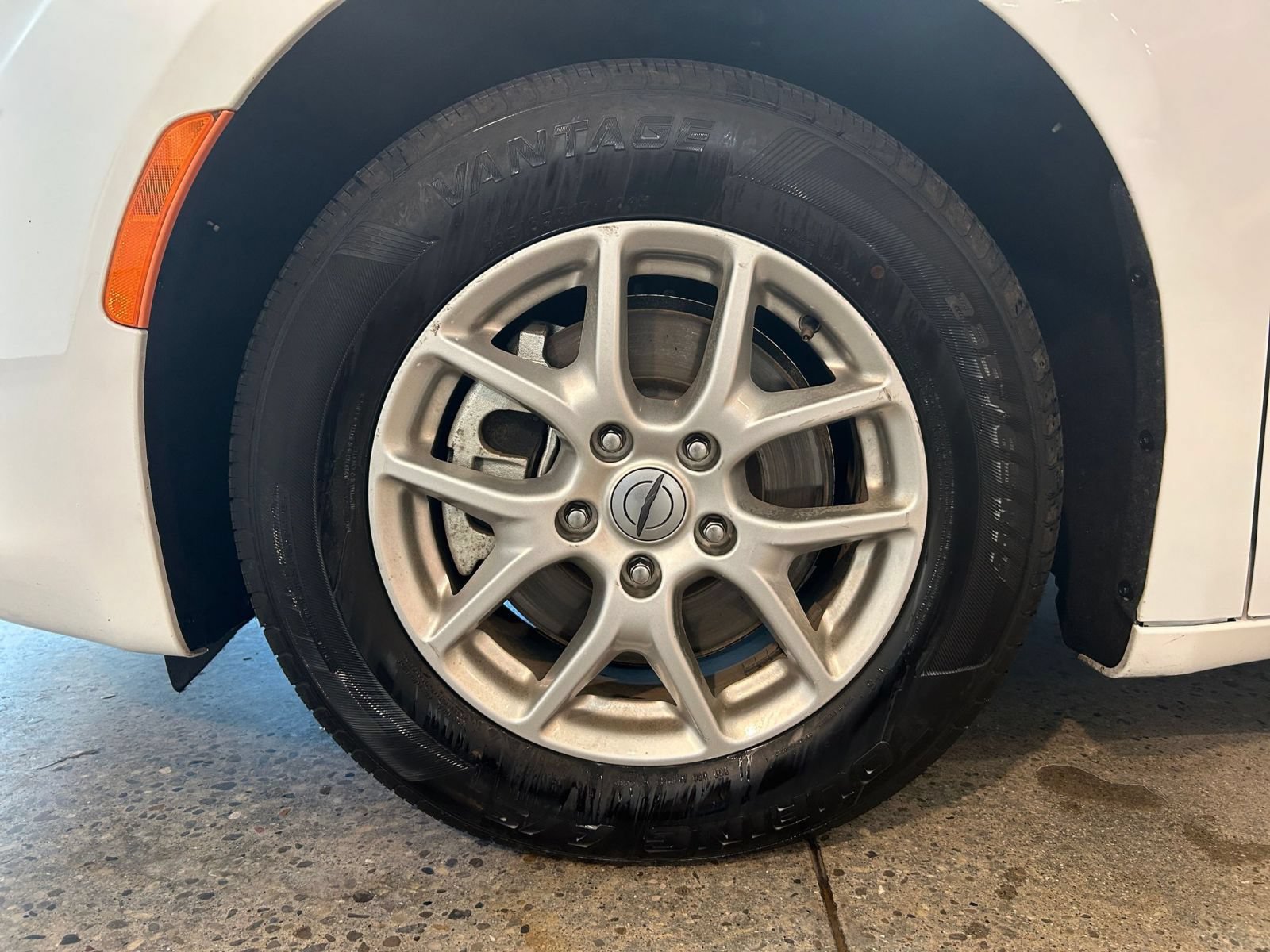Used 2024 Chrysler Voyager LX FWD image 31