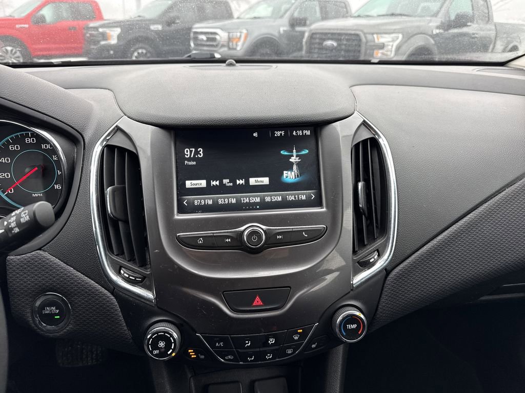 Used 2018 Chevrolet Cruze LT w/ Convenience Package FWD image 20