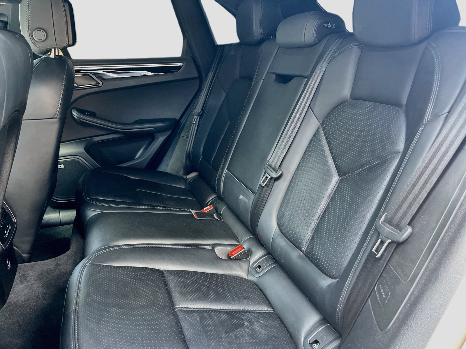 Used 2020 Porsche Macan AWD/4WD image 24
