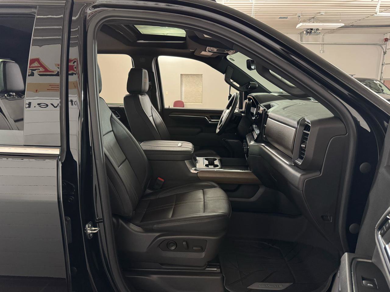 Used 2024 Chevrolet Silverado 2500 High Country w/ Technology Package image 48