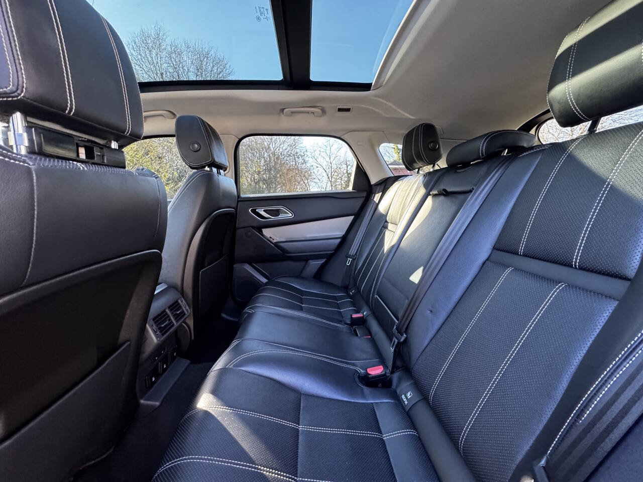 Used 2018 Land Rover Range Rover Velar S image 13