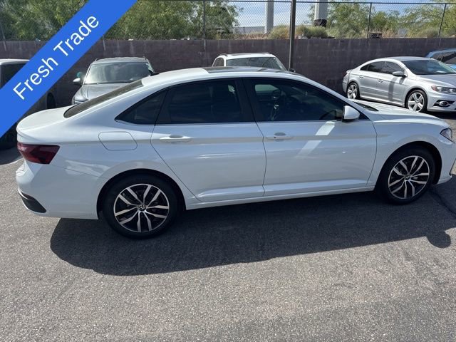 Used 2026 Volkswagen Jetta SE FWD image 2