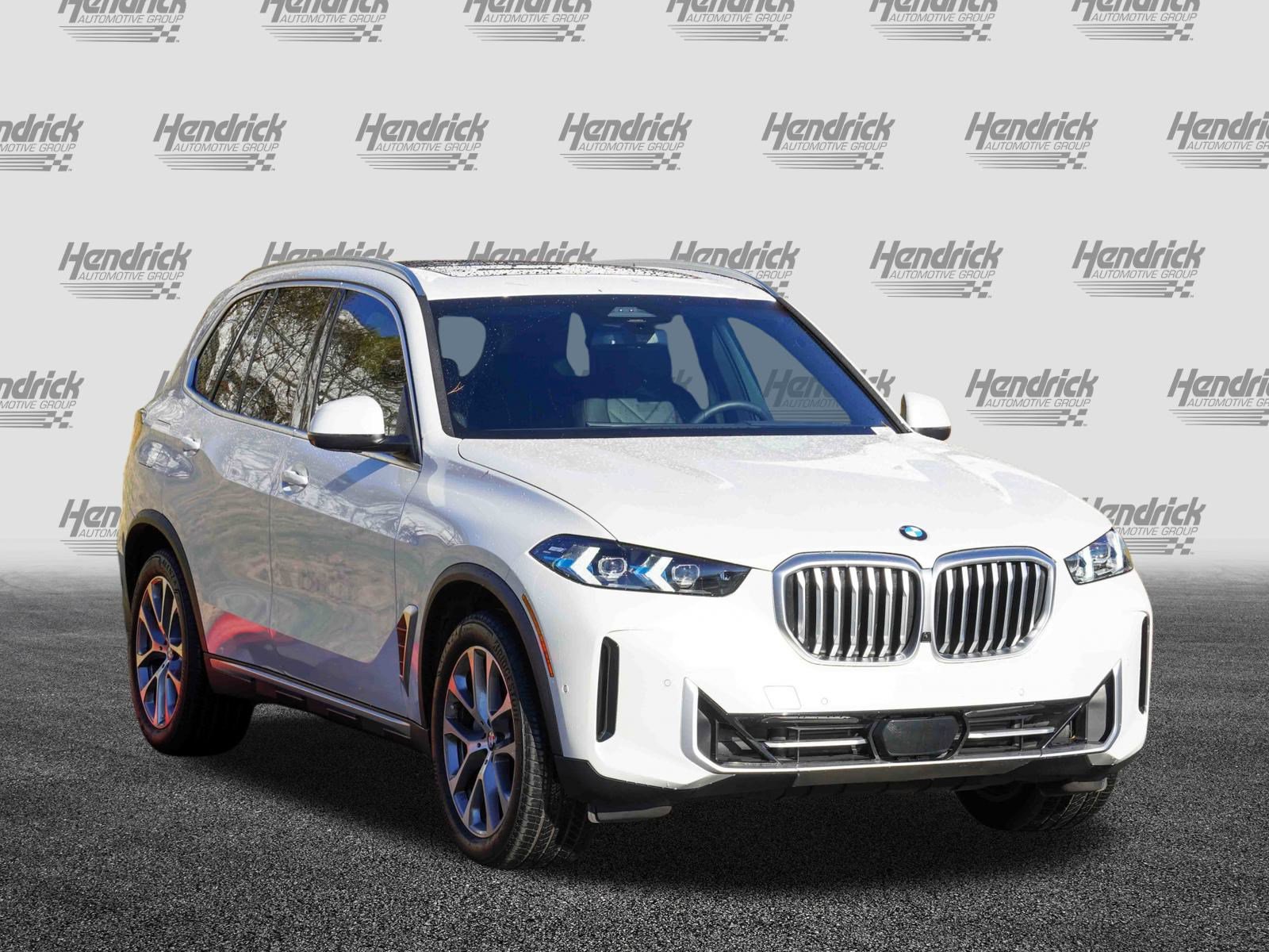 Used 2025 BMW X5 sDrive40i w/ Premium Package image 2
