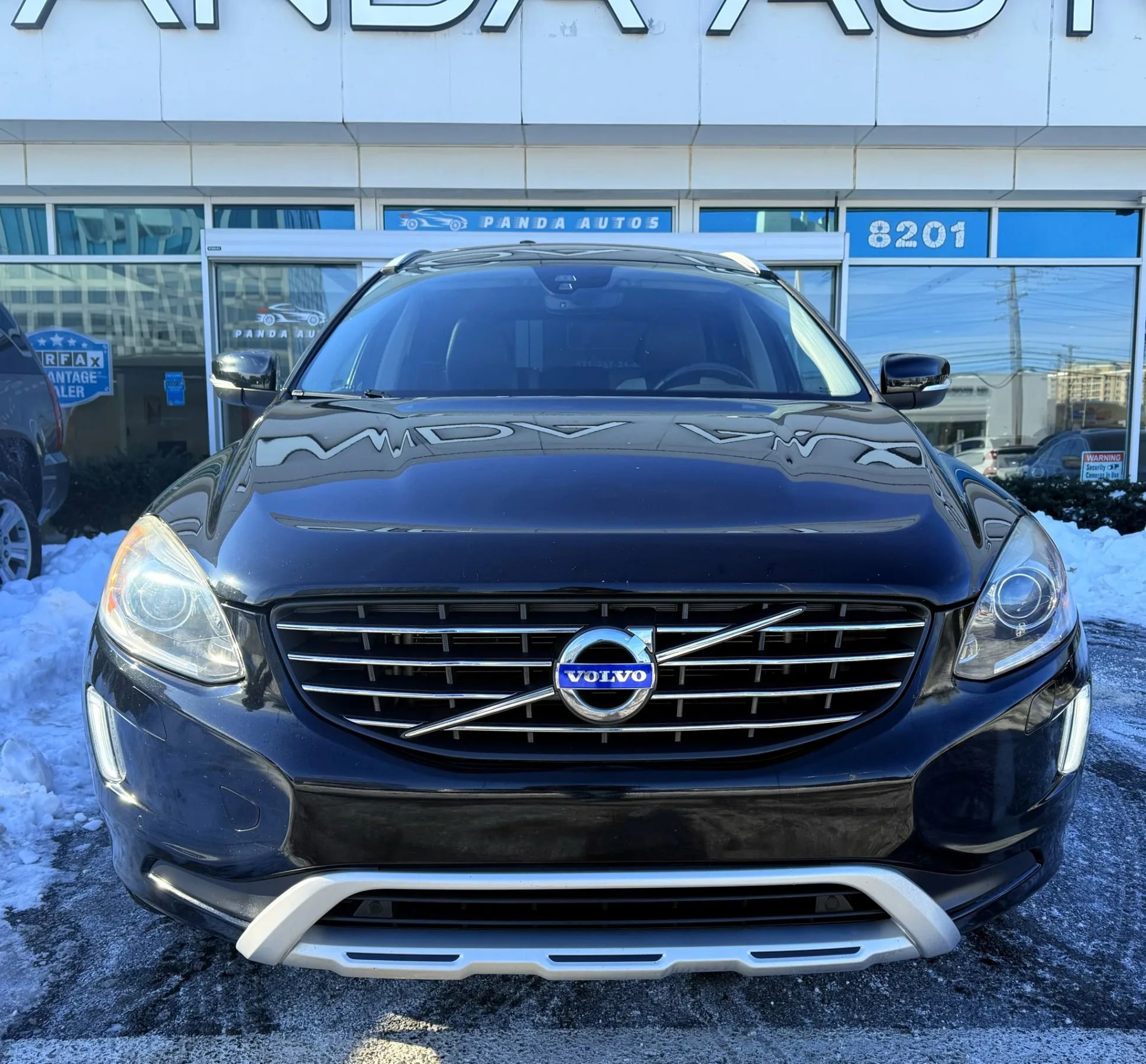 Used 2017 Volvo XC60 T5 Dynamic w/ Preferred Option Package image 2