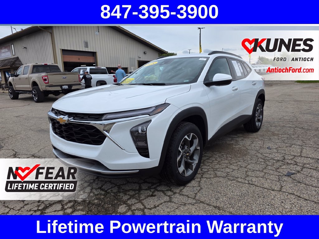 Used 2025 Chevrolet Trax LT FWD image 4