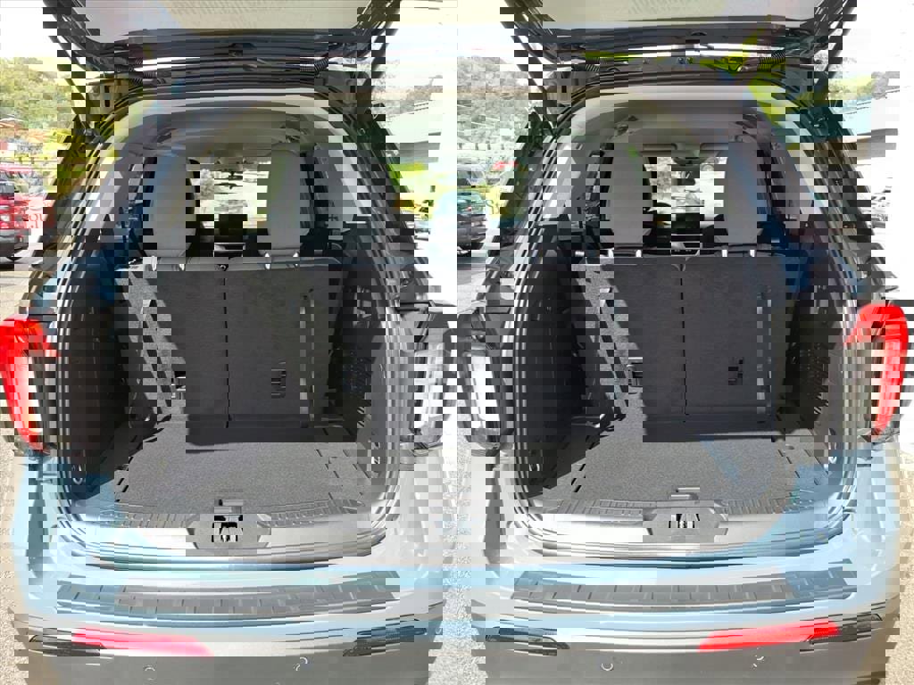 New 2025 Ford Explorer Active image 4