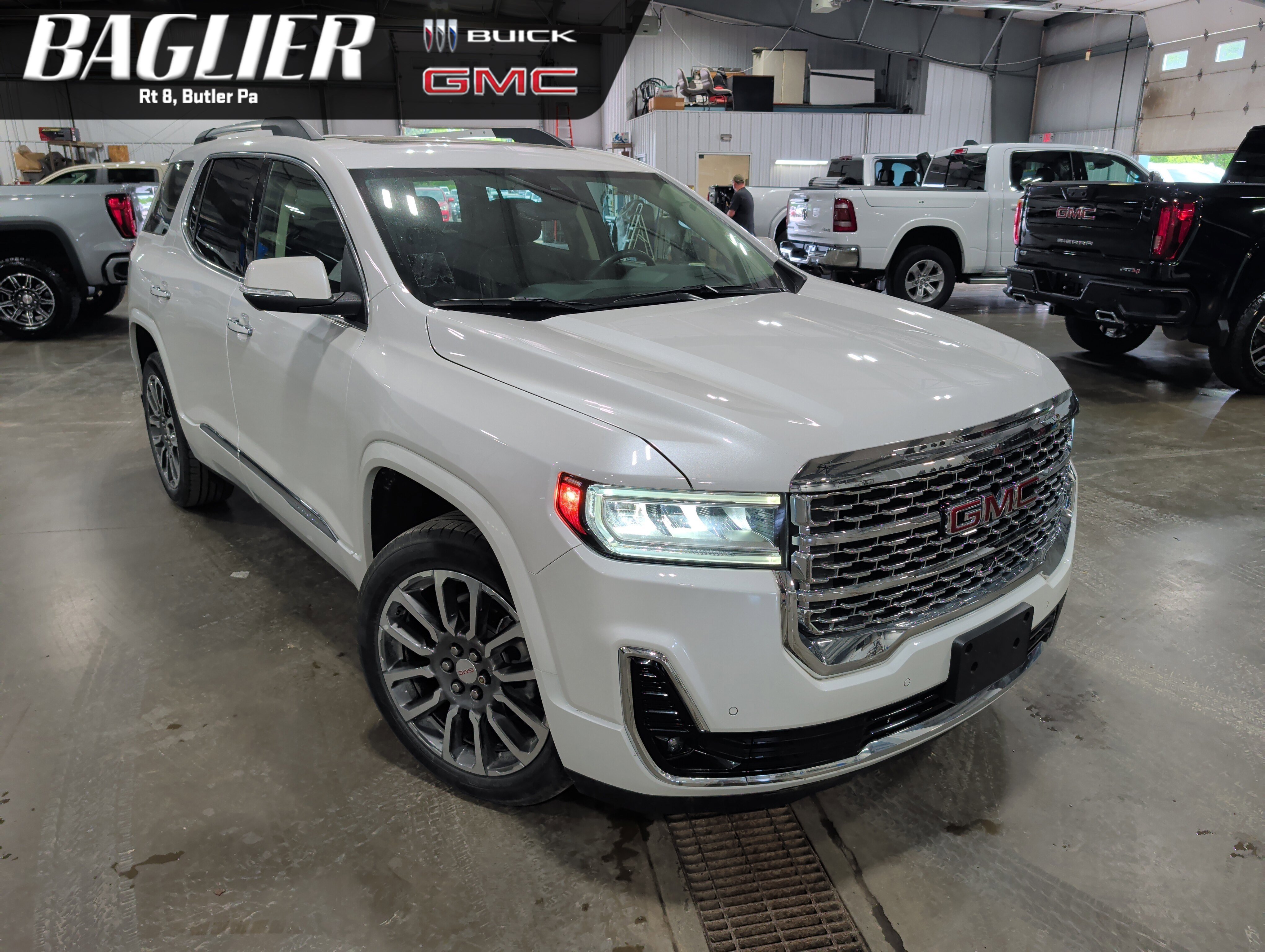 Used 2022 GMC Acadia Denali w/ GMC Pro Grade Package AWD/4WD image 1