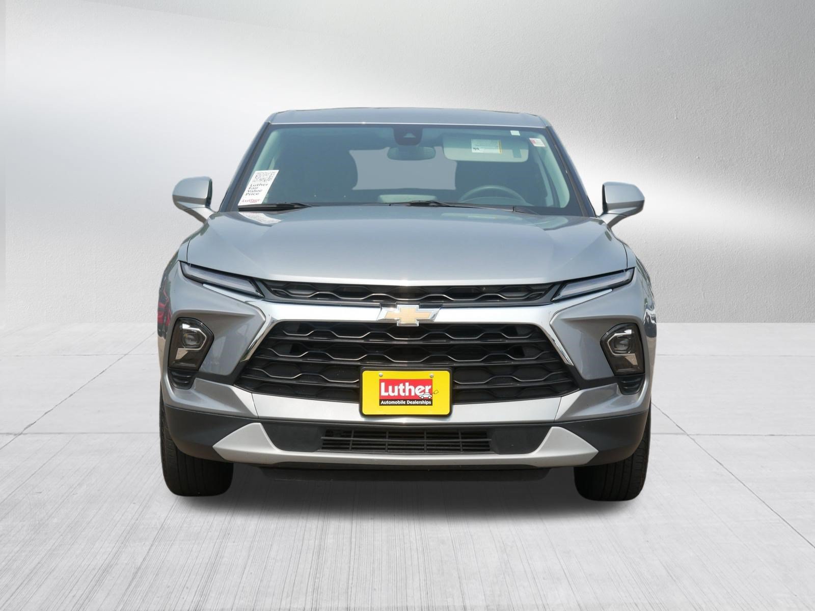 Used 2025 Chevrolet Blazer LT AWD/4WD image 2