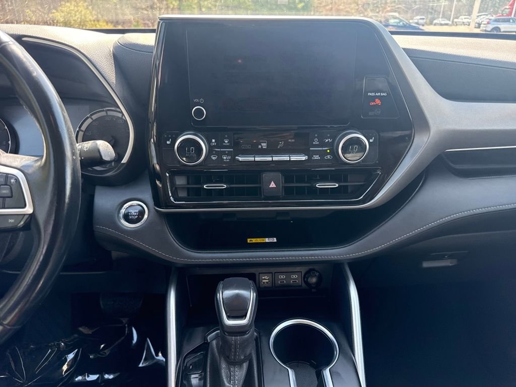 Used 2023 Toyota Highlander XLE image 17