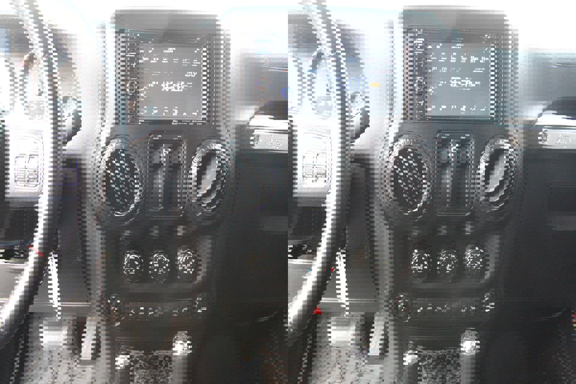 Used 2014 Jeep Wrangler Rubicon w/ Power Convenience Group image 33