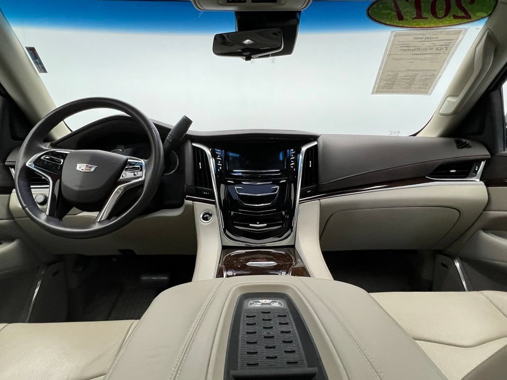 Used 2017 Cadillac Escalade Luxury AWD/4WD image 13