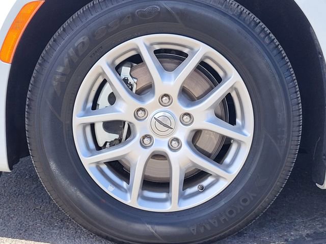 Used 2024 Chrysler Pacifica Touring-L image 7