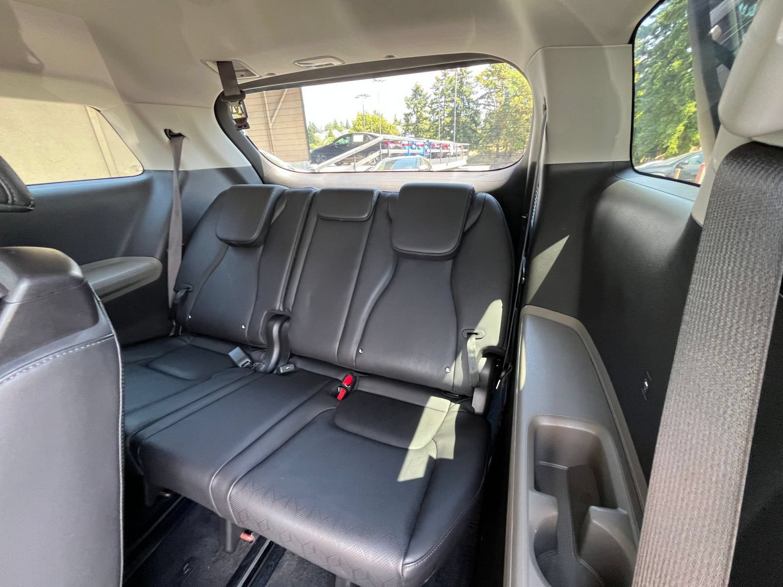 Used 2026 Kia Carnival FWD image 30