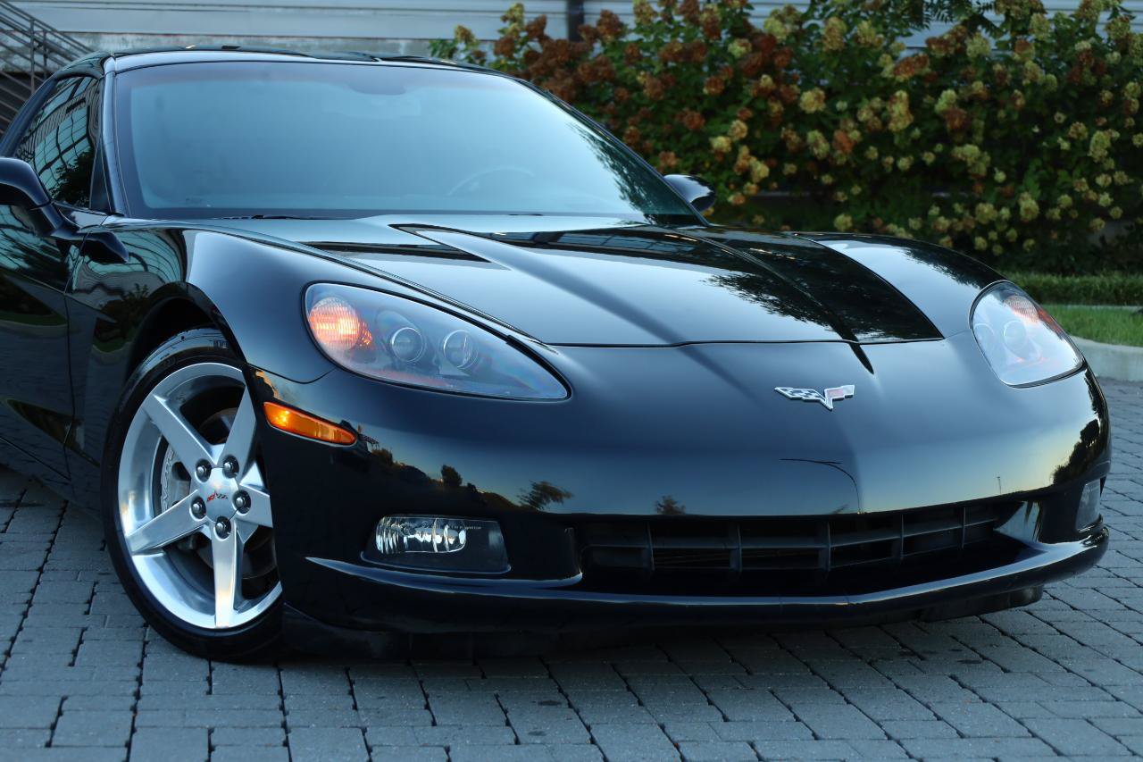 Used 2005 Chevrolet Corvette Coupe w/ Preferred Equipment Group RWD image 5