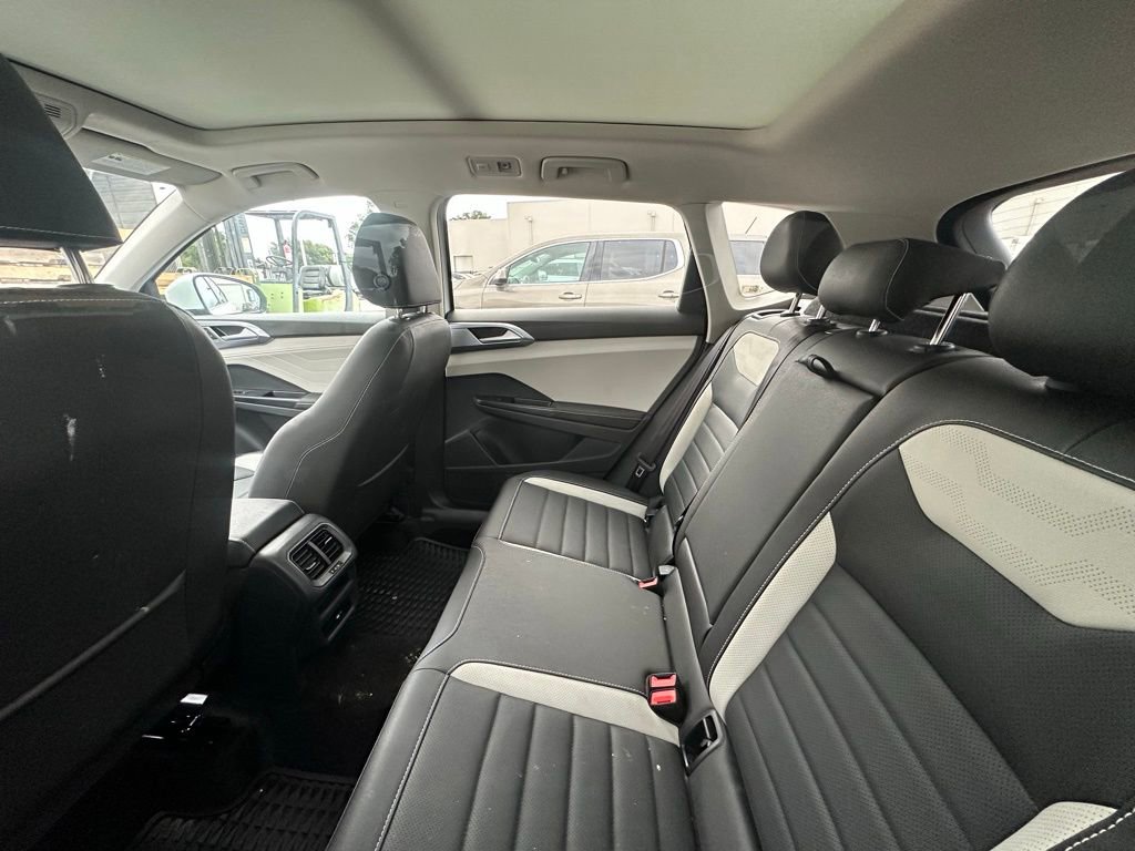 Used 2025 Volkswagen Taos SEL AWD/4WD image 9