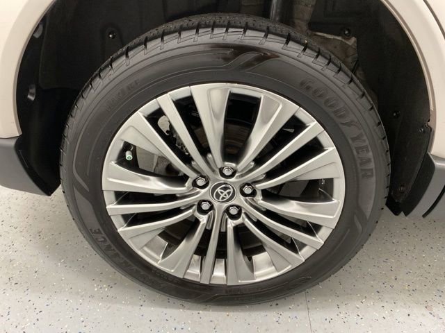 Certified 2024 Toyota Venza Limited AWD/4WD image 8