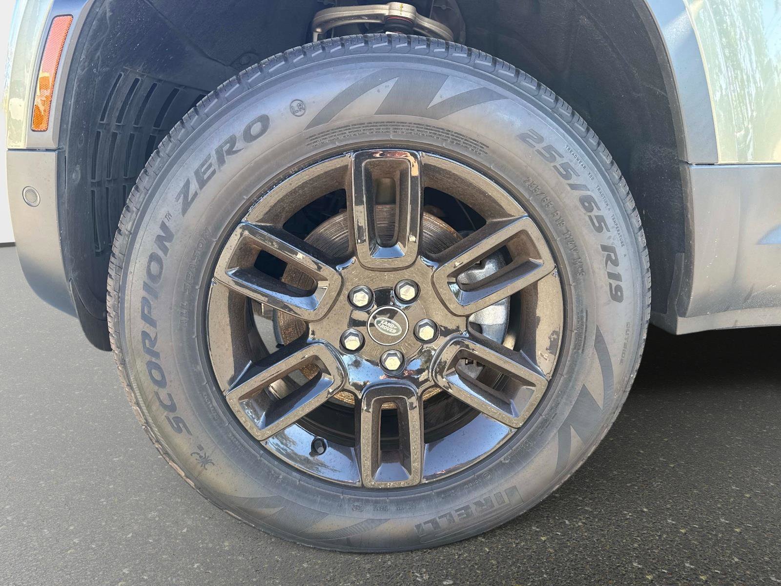 Used 2023 Land Rover Defender 110 S image 10