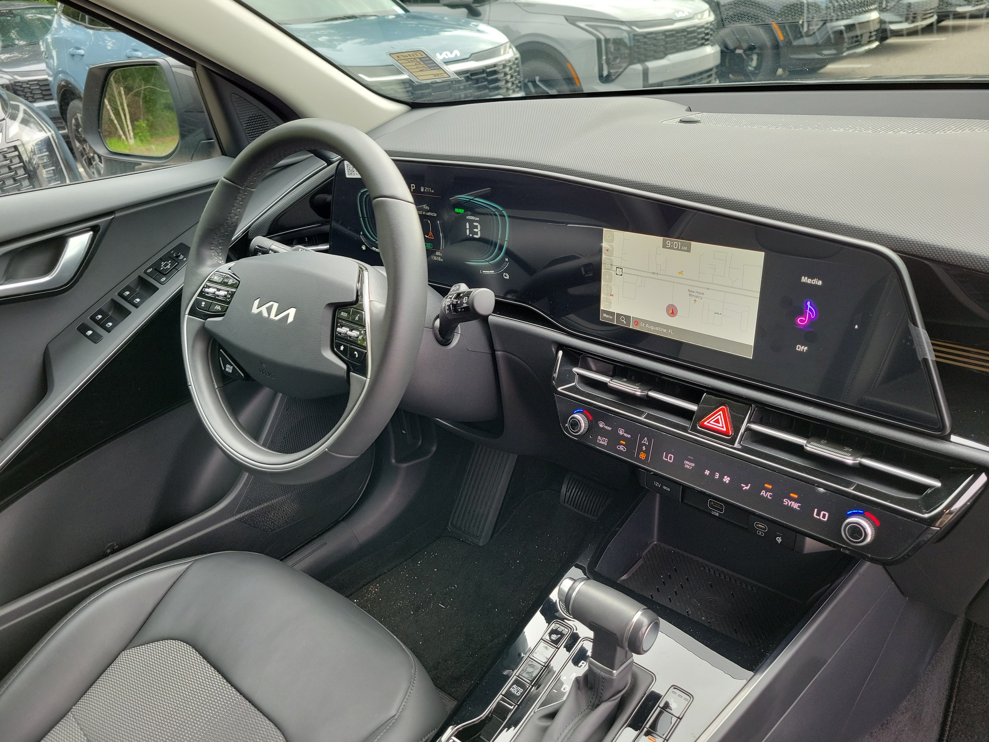 Certified 2025 Kia Niro EX FWD image 6