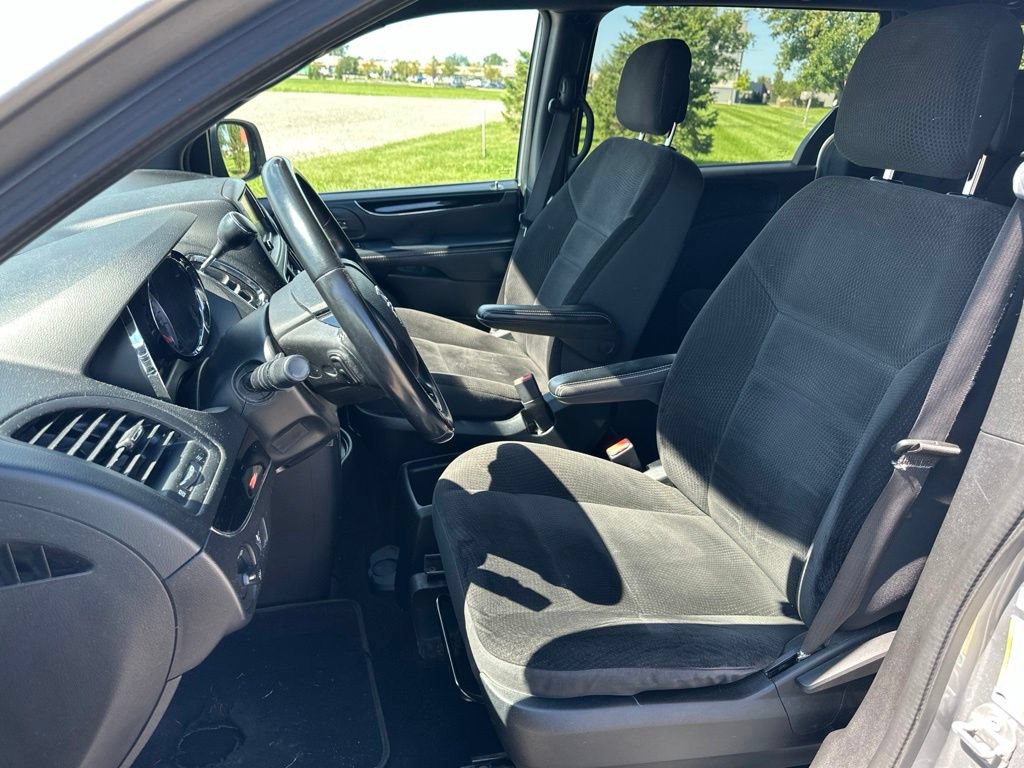 Used 2018 Dodge Grand Caravan SE FWD image 16