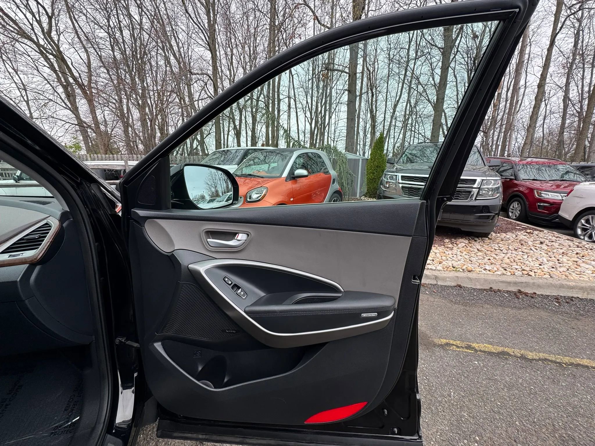 Used 2017 Hyundai Santa Fe AWD image 26