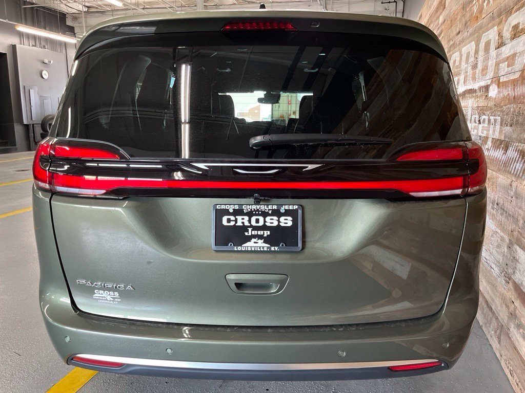 New 2027 Chrysler Pacifica Select FWD image 55