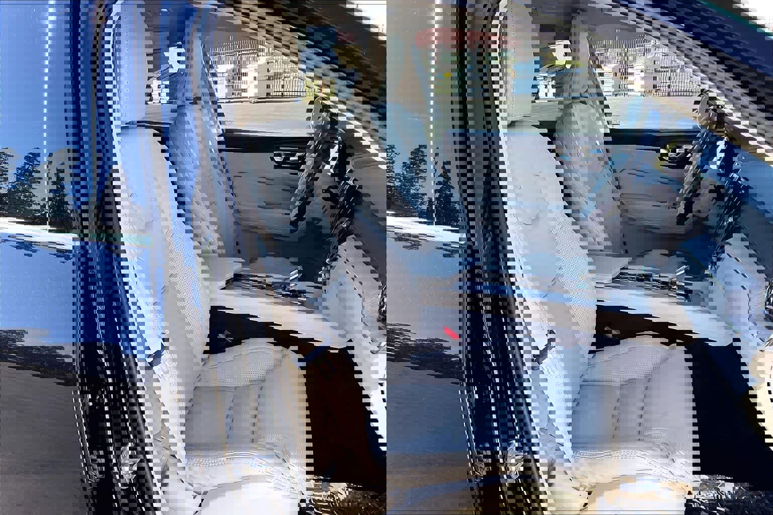 Used 2023 Volvo XC60 T8 Ultimate w/ Climate Package image 10