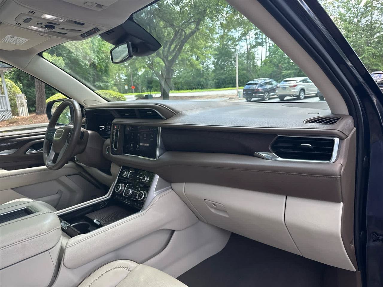 Used 2023 GMC Yukon Denali AWD/4WD image 19