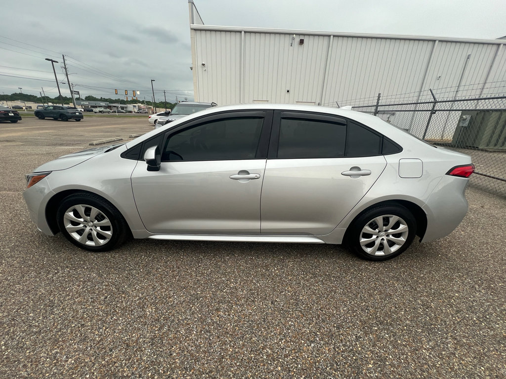 Used 2025 Toyota Corolla LE FWD image 6