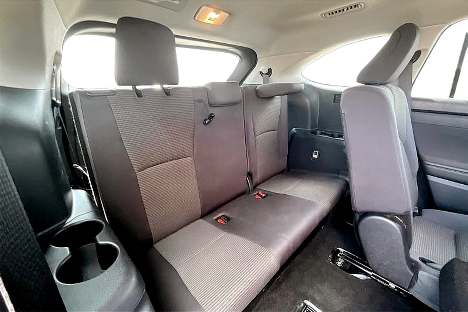 Used 2024 Toyota Highlander LE image 26